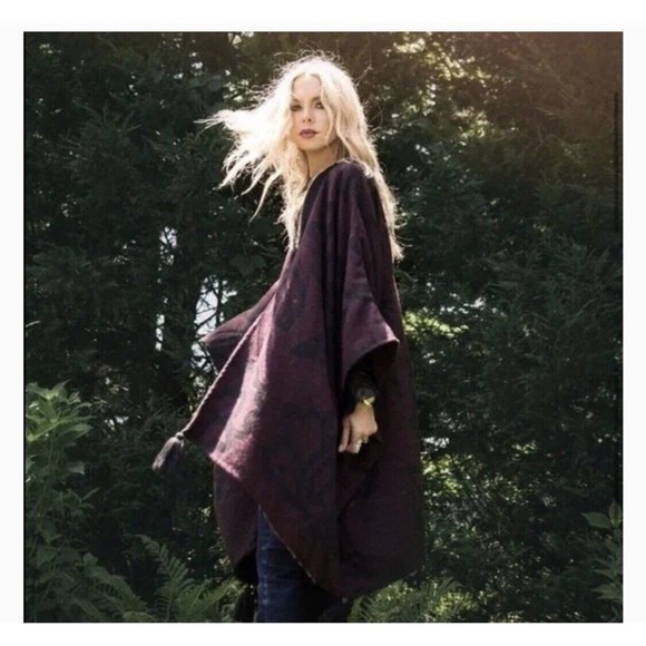Cleobella Burgundy Sevigny Capelet Poncho Cape Wrap Tassels OSFM - Picture 10 of 13